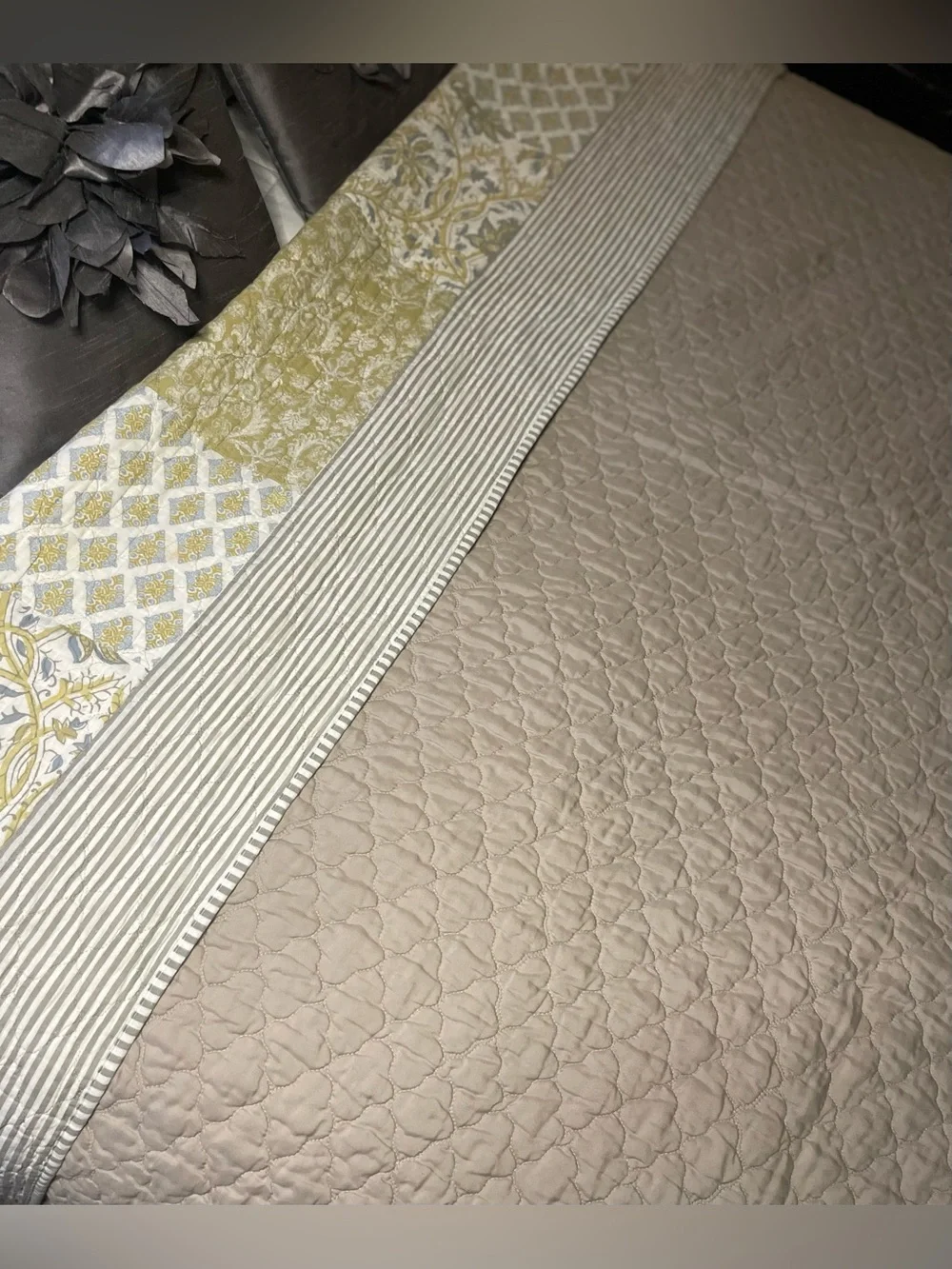 Heavy! JCPENNY. Quilt 86”x84” in bl/gray, gold, tan, & cream. 100% Cotton